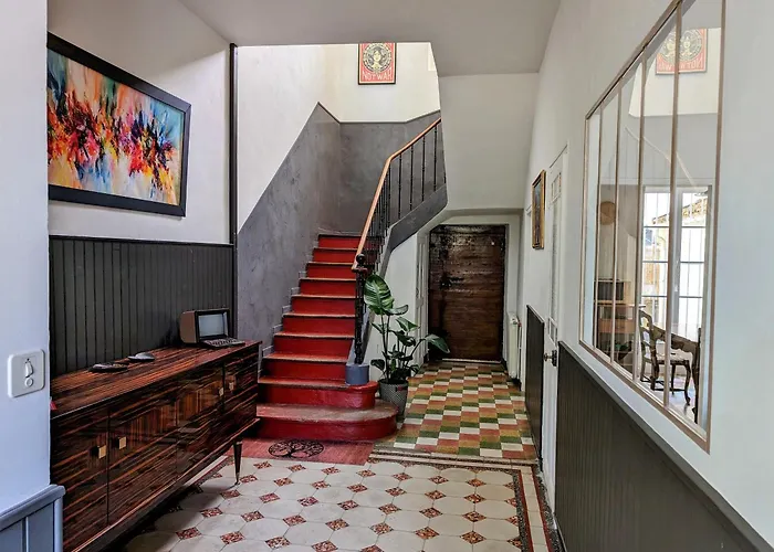 Maison De Style Tout Confort, Position Ideale, Avec Clim Et Petit Exterieur