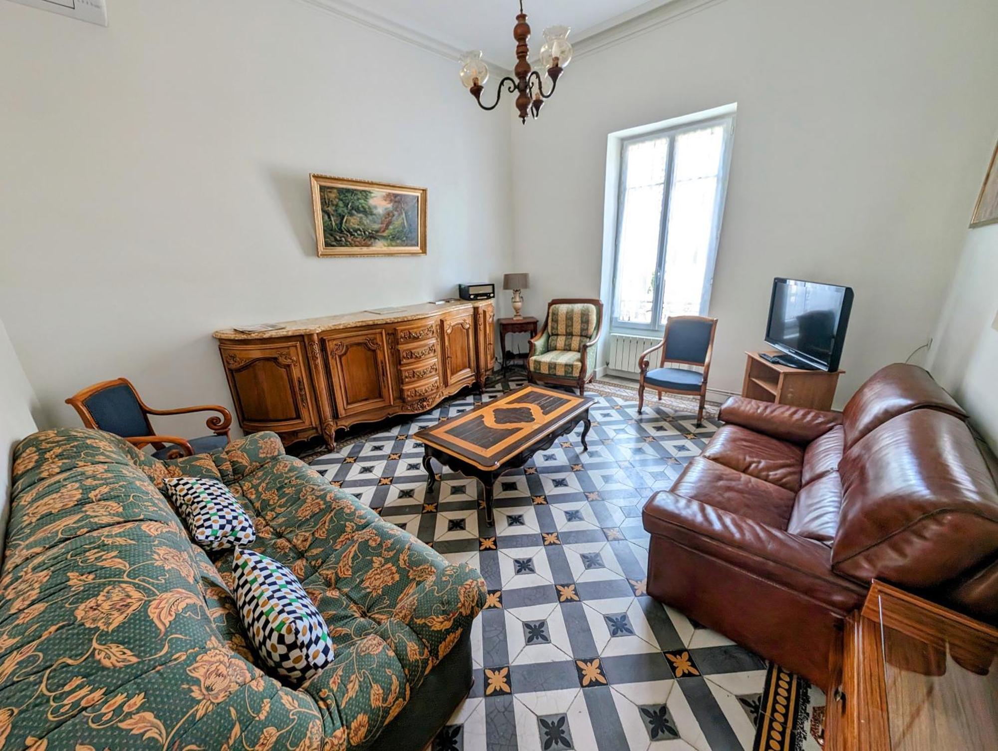 Maison De Style Confort, Position Ideale, Avec Clim Et Petit Exterieur Orange (Vaucluse)