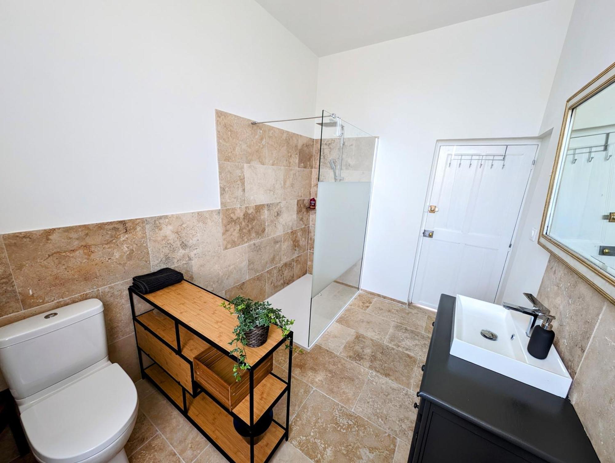 Maison De Style Confort, Position Ideale, Avec Clim Et Petit Exterieur Holiday home