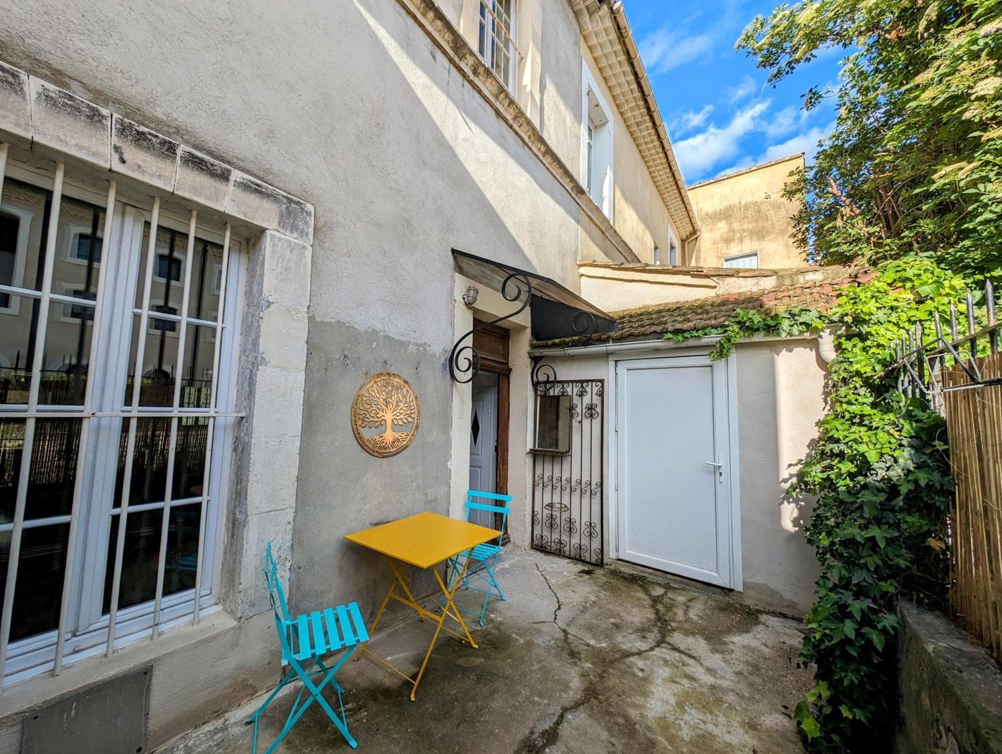 Maison De Style Confort, Position Ideale, Avec Clim Et Petit Exterieur * Orange (Vaucluse)